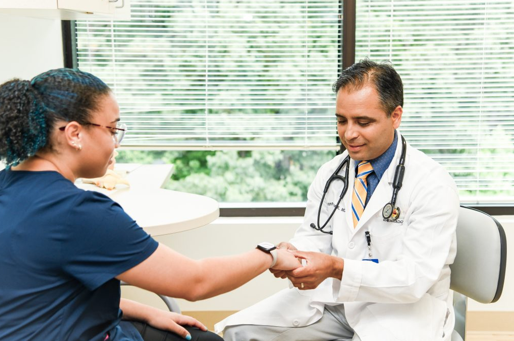  8 Things to Consider to Choose the Best Rheumatologist for Arthritis Treatment